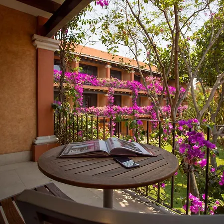 Hosteria Las Quintas Hotel Restaurante Bar Cuernavaca Exterior photo A balcony at the Hyatt Regency