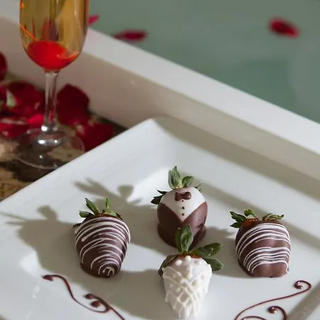 Hosteria Las Quintas Hotel Restaurante Bar Cuernavaca Exterior photo Chocolate-covered strawberries